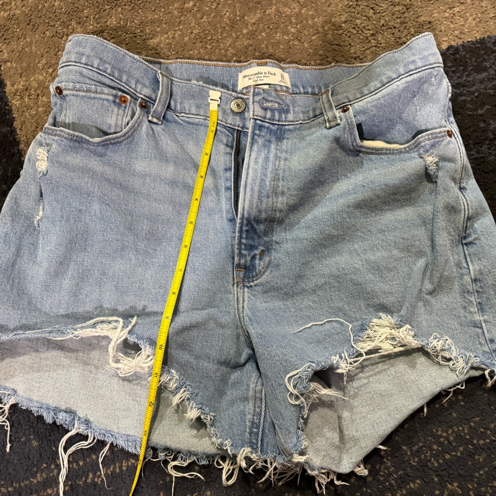 Abercrombie & Fitch The 4in Mom Short Curve Love